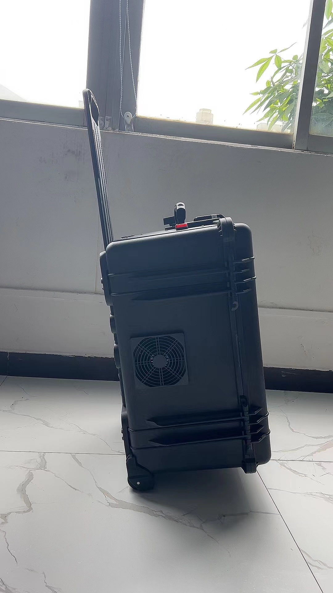 集安手拉箱型移动通信干扰器